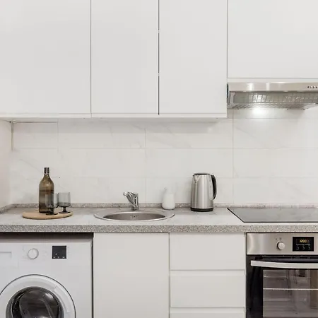 Luxe, Minimal 3dbr Apt-stunning New York Cafe View *