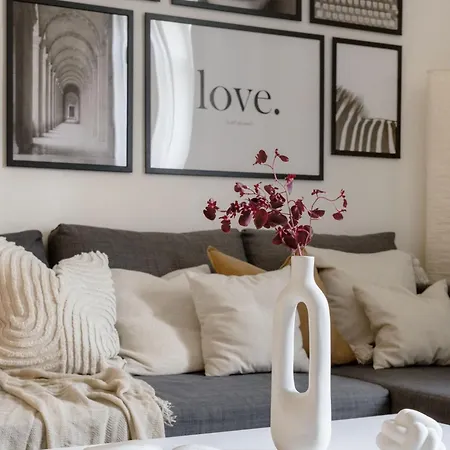Luxe, Minimal 3dbr Apt-stunning New York Cafe View * بودابست