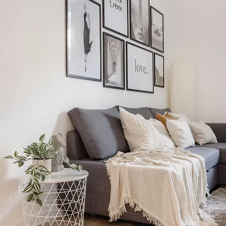 Luxe, Minimal 3dbr Apt-stunning New York Cafe View شقة