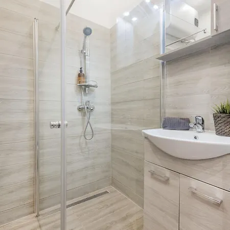 Luxe, Minimal 3dbr Apt-stunning New York Cafe View * بودابست