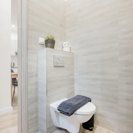 Luxe, Minimal 3dbr Apt-stunning New York Cafe View شقة بودابست