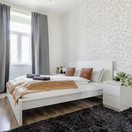 Luxe, Minimal 3dbr Apt-stunning New York Cafe View * بودابست