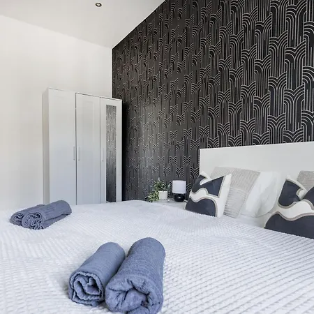 شقة Luxe, Minimal 3dbr Apt-stunning New York Cafe View *